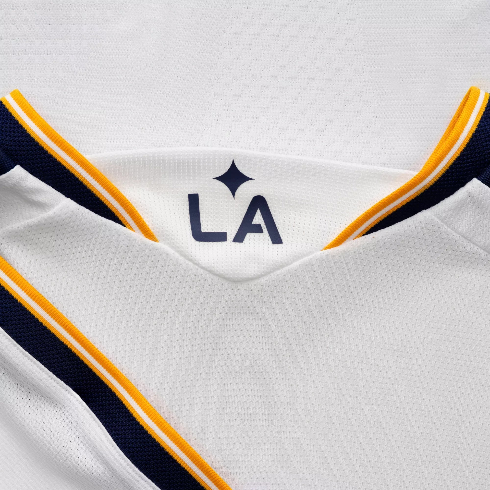 adidas Men's Nas cimento LA Galaxy Authentic Match Home Jersey 26/27 (White)
